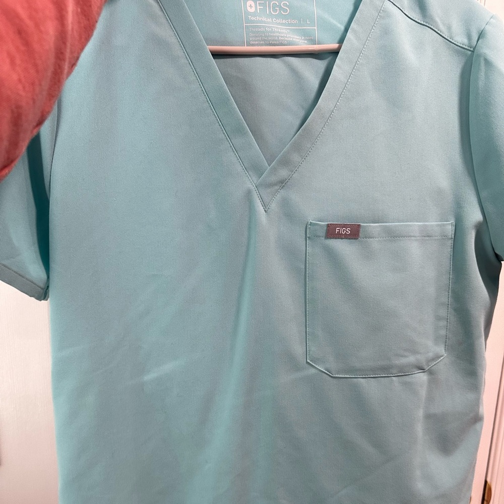 Figs light blue scrub set